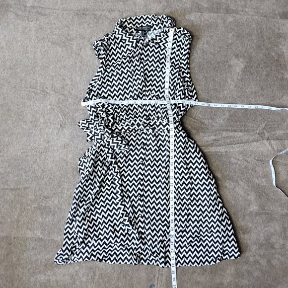 Forever 21 + Plus Size Black and White Chevron Print Utility Shirt Dress 1X - Picture 5 of 5